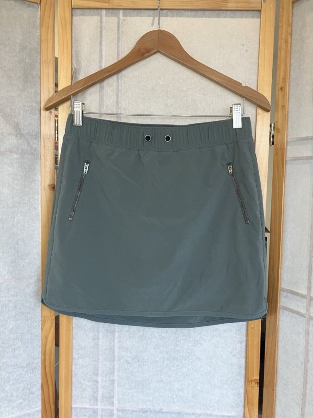 Athleta Olive Green Stretch Skort Pull On Drawstring Zip Pockets Skirt, Small
